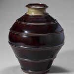 2010 飴釉胴紐大壺　42×36×36