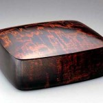 2005 栃拭漆蓋物 　26×22×10.5