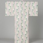 2012 手を繋いで　着物