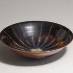 2011 黒釉線紋灰振飴釉鉢　１０×４０×４０