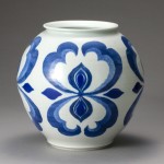 2015 染付唐草紋大壺　３１×２９．５