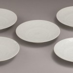 2014 白磁彫絵七寸組皿　3.5×22×22