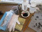 アセトン、シリコーン薄め液、ゴム手袋、スポンジ、筆、試験描画済み版